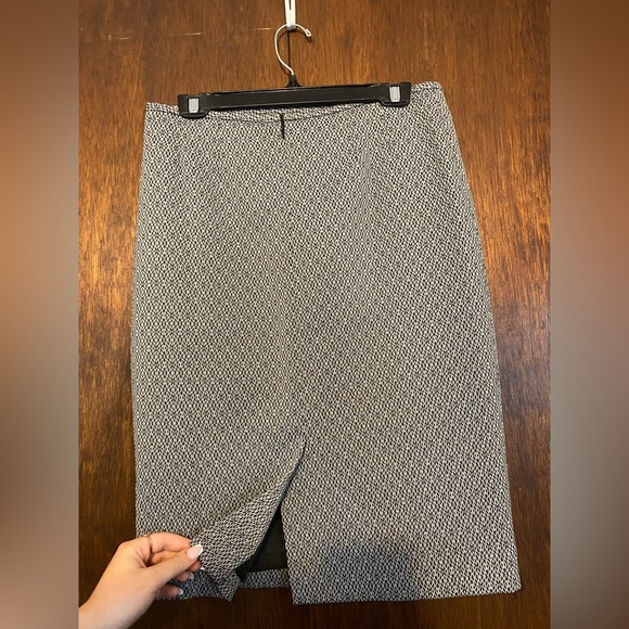 2 piece black and white designed Le suit buissness casual blazer and skirt combo - Picture 8 of 12